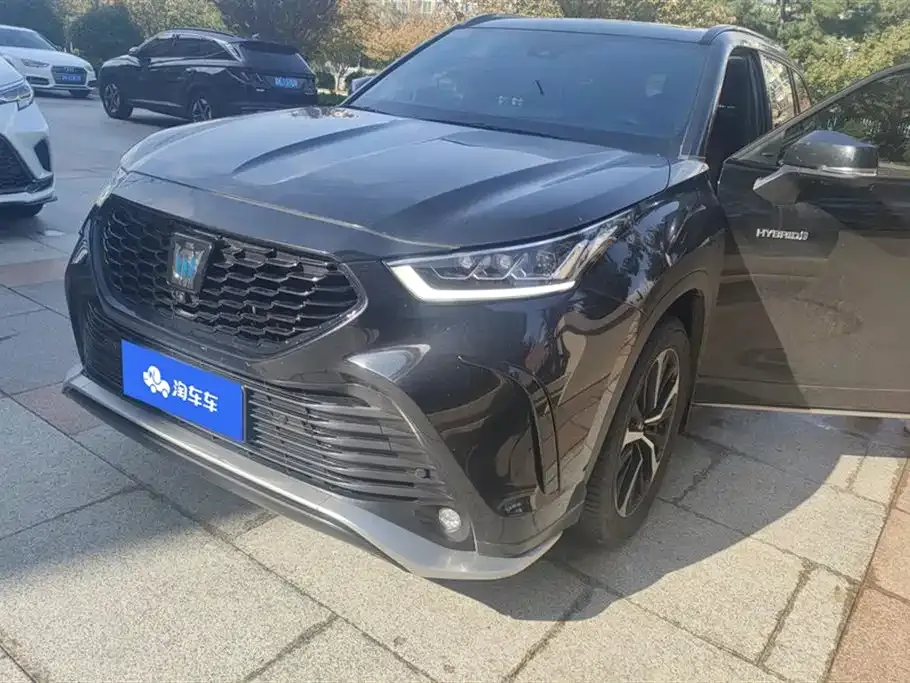 Toyota Crown Kluger 2022 из CN, фото 1