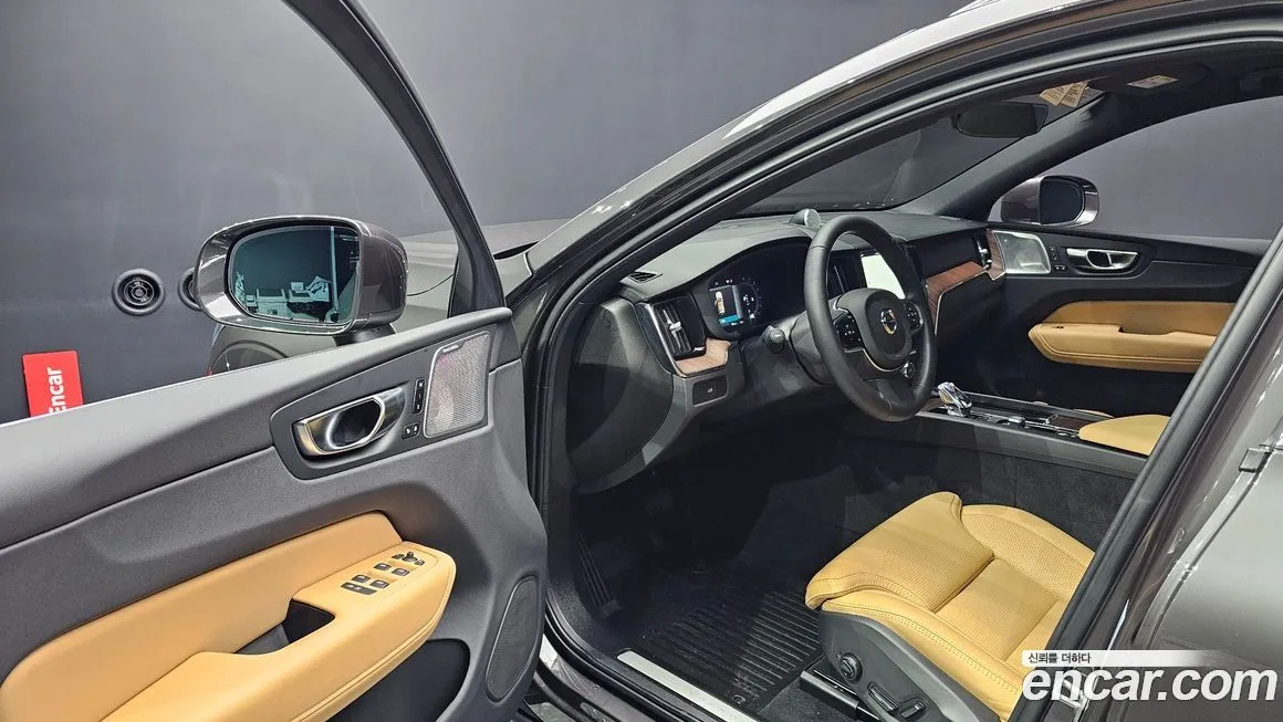 Volvo XC60 — фото 10