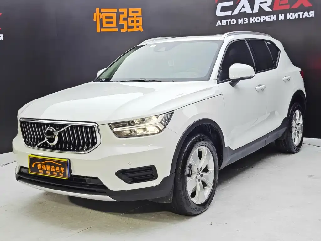 Volvo XC40 — фото 1