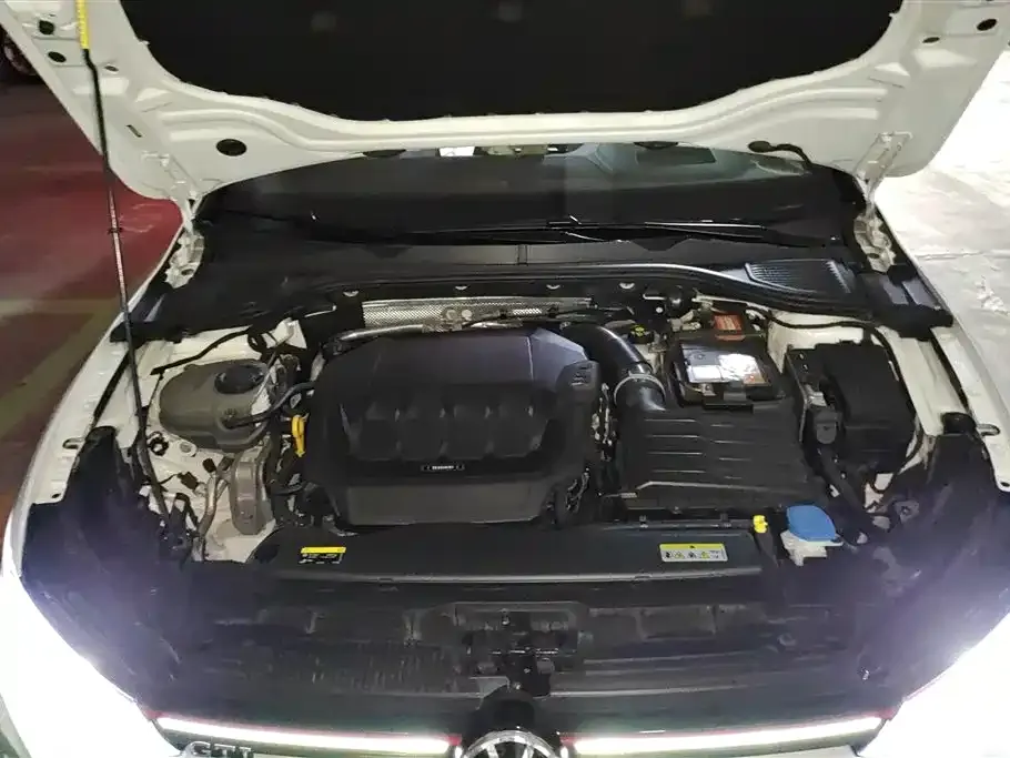 Volkswagen Golf GTI — фото 10