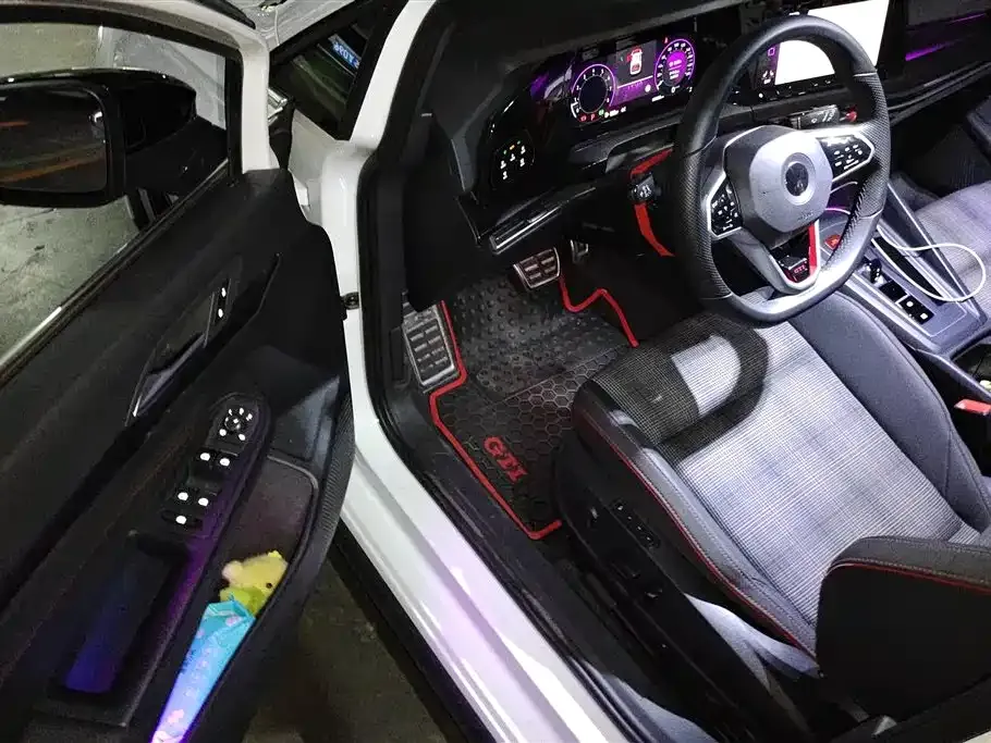 Volkswagen Golf GTI — фото 9