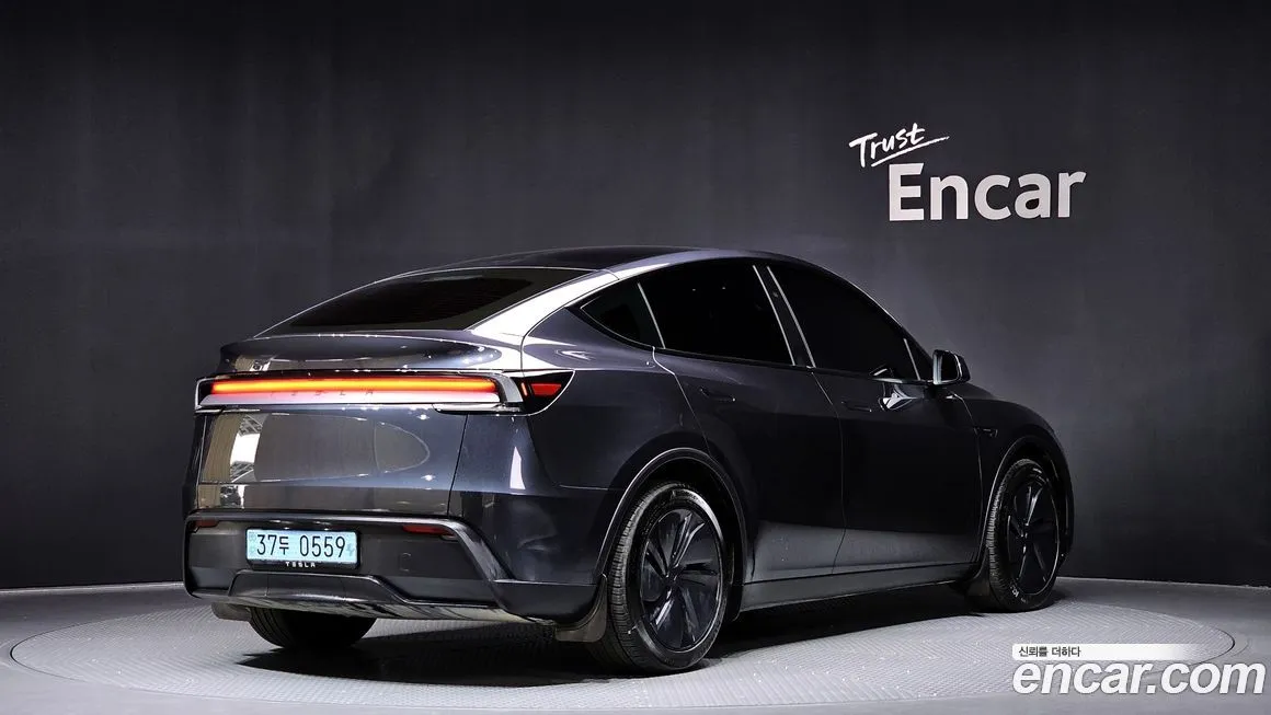 Tesla Model Y 2025 из KR, фото 2