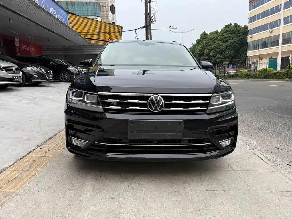 Volkswagen Tiguan L — фото 2
