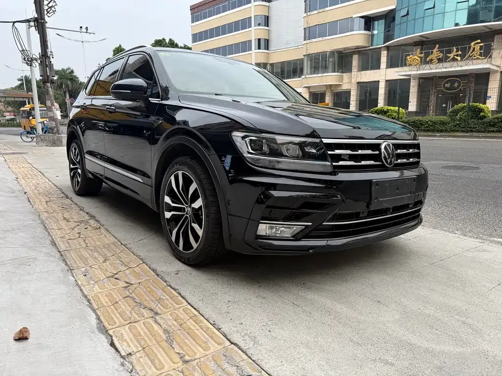 Volkswagen Tiguan L — фото 3