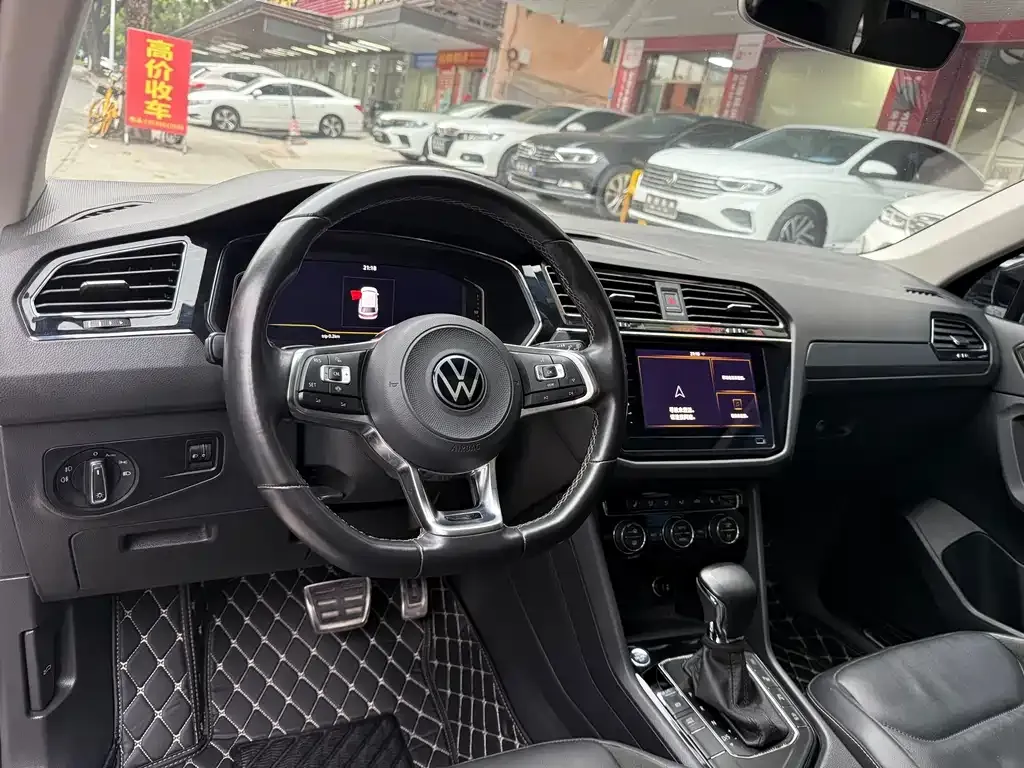 Volkswagen Tiguan L — фото 5
