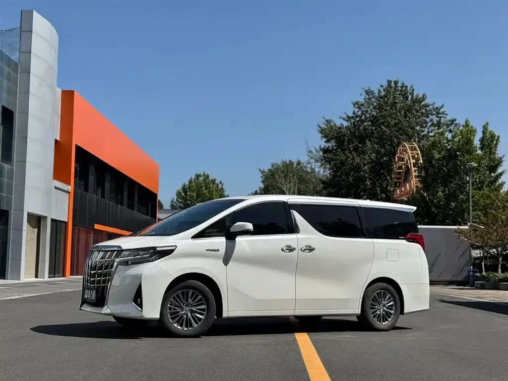 Toyota Alphard 2023 из CN, фото 1