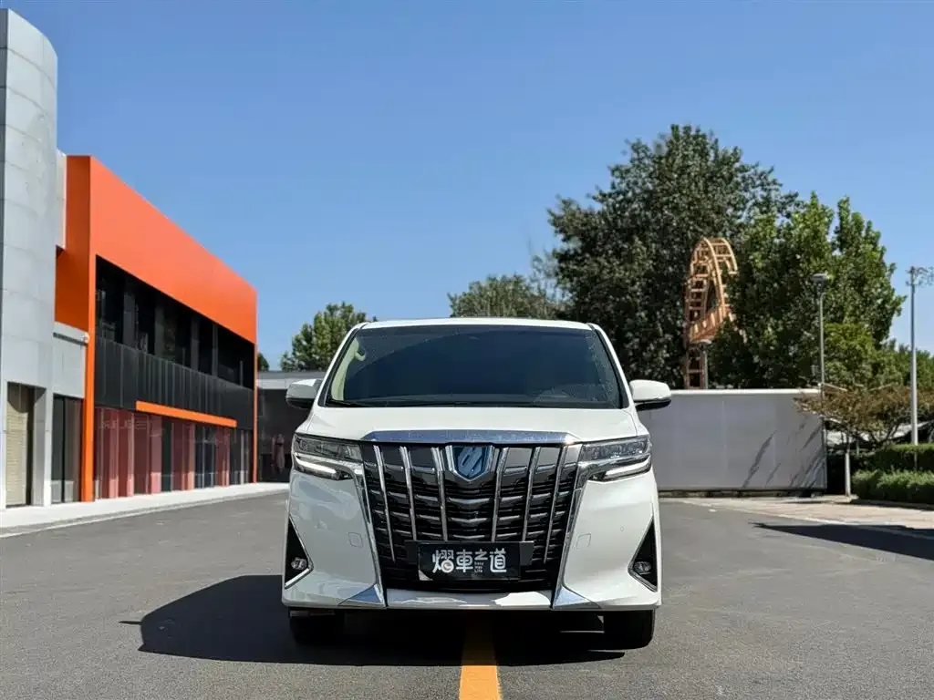 Toyota Alphard 2023 из CN, фото 2