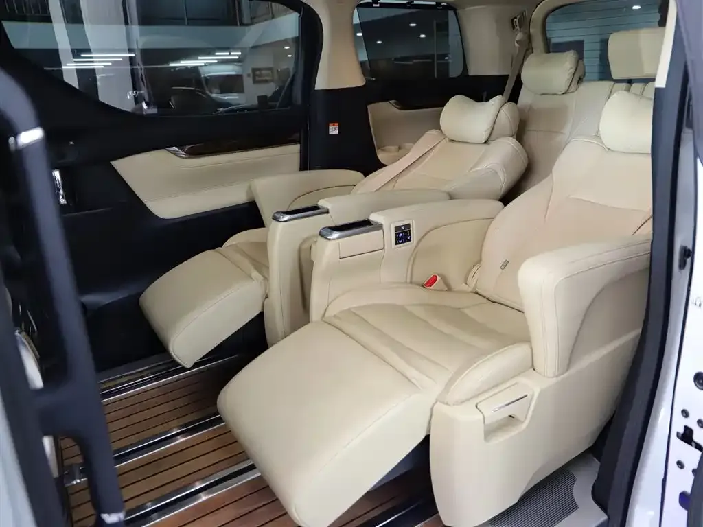 Toyota Alphard 2023 из CN, фото 8