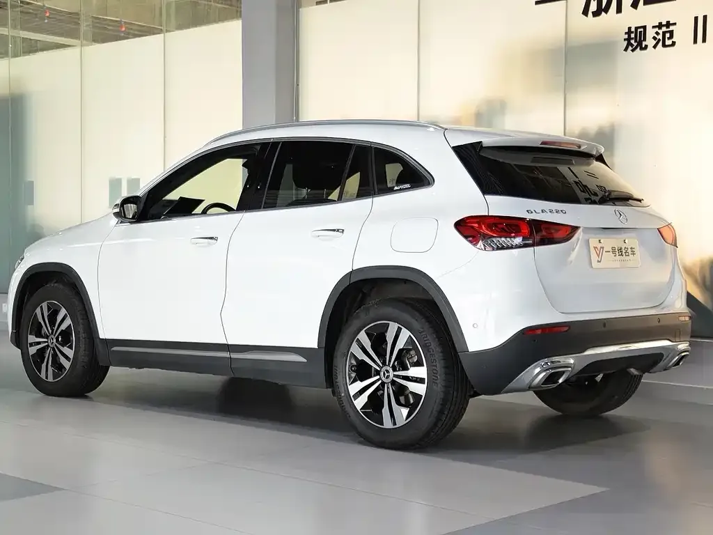 Mercedes-Benz GLA — фото 6