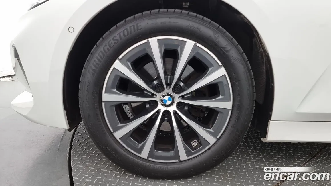 BMW 3-Series 2023 из KR, фото 5