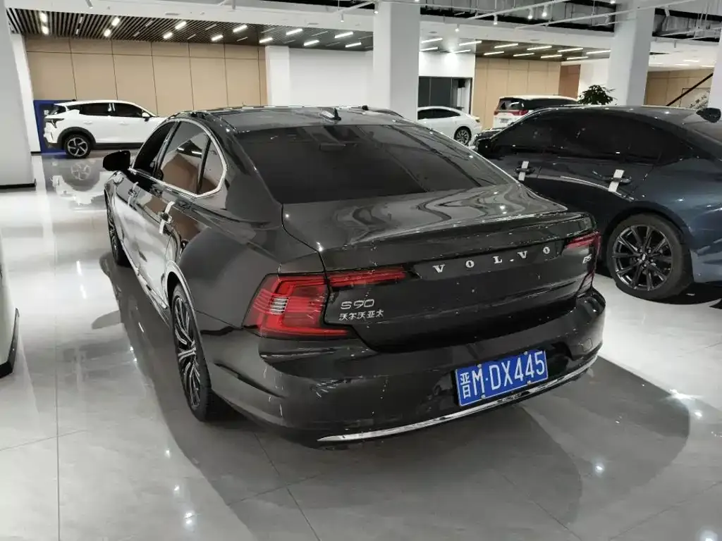 Volvo S90 2023 из CN, фото 3