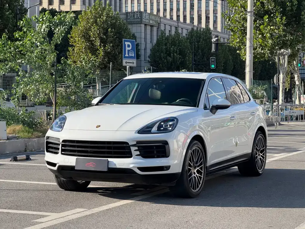 Porsche Cayenne — фото 1