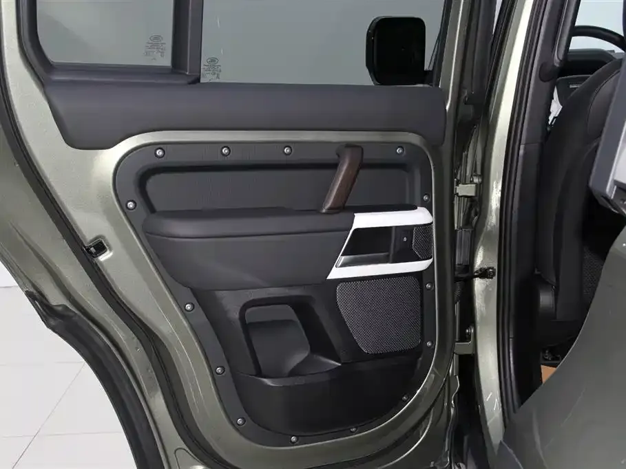 Land Rover Defender 2025 из CN, фото 10