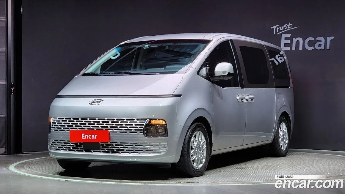 Hyundai Staria — фото 1