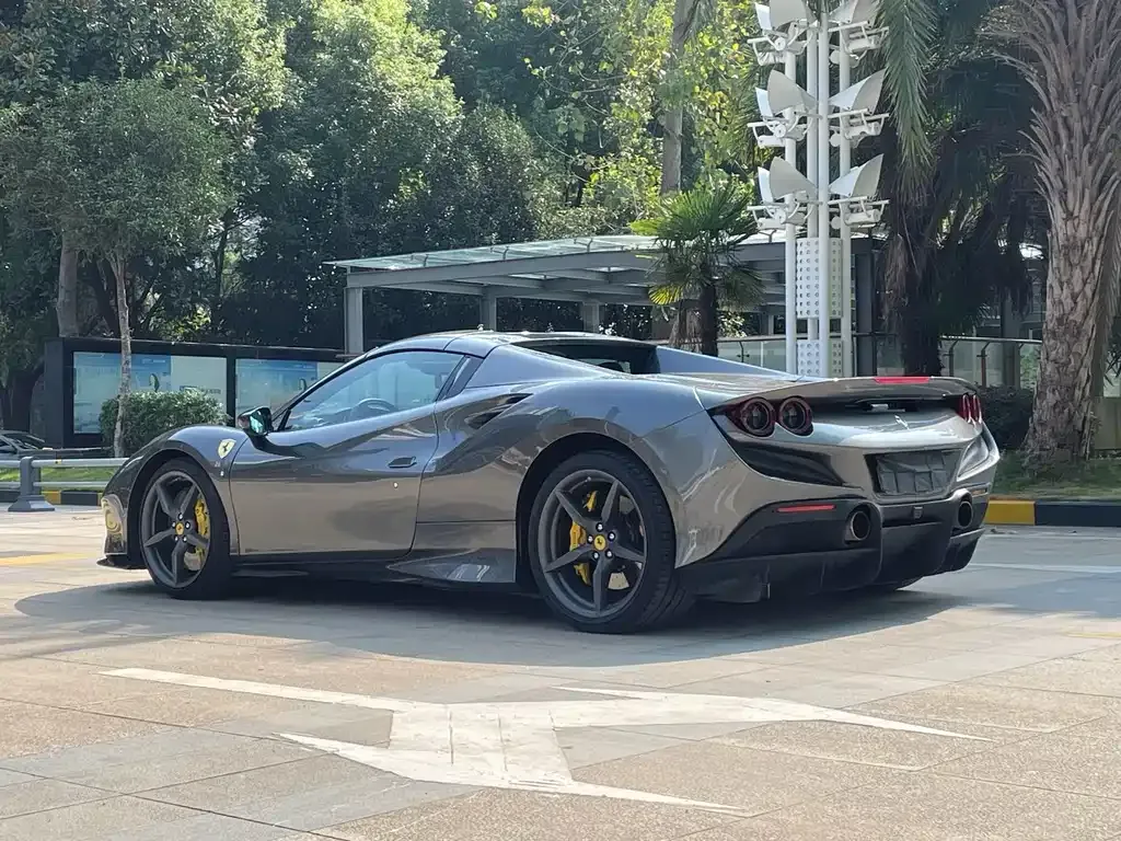 Ferrari F8 — фото 6