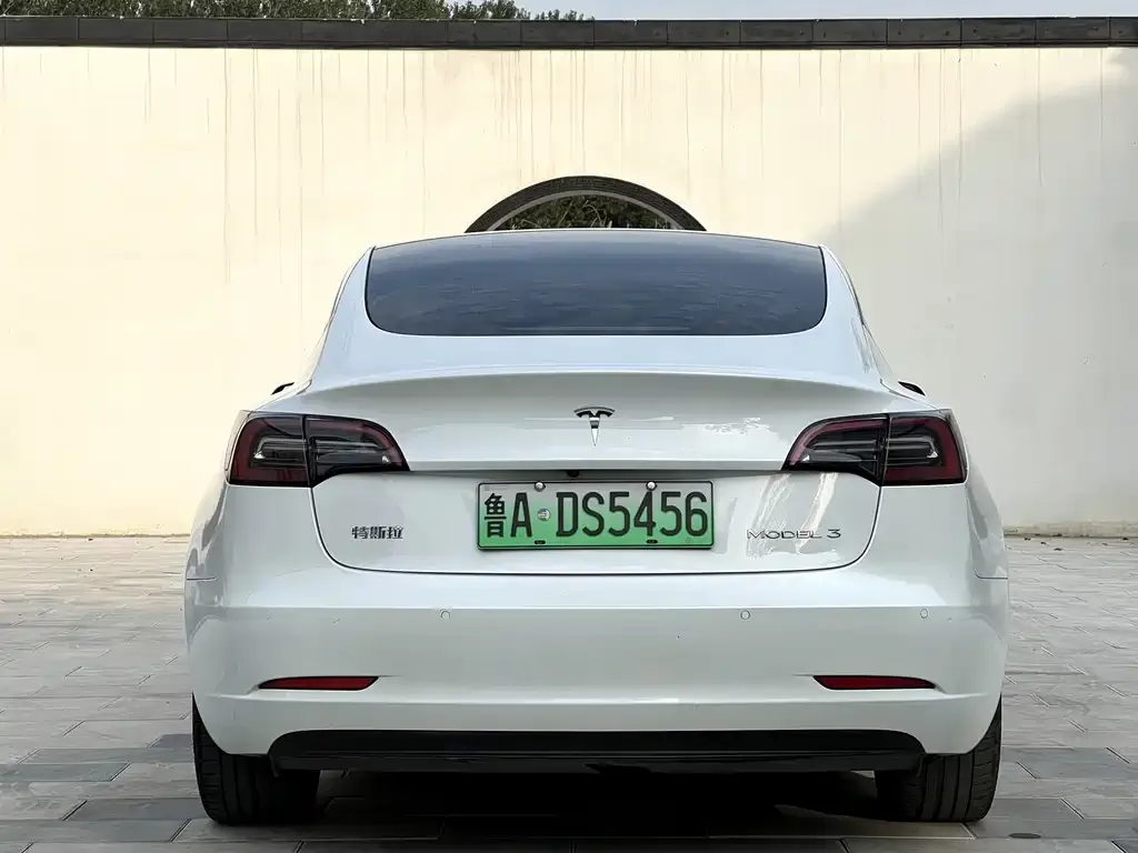 Tesla Model 3 — фото 10