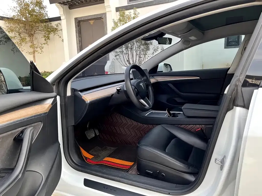 Tesla Model 3 — фото 4