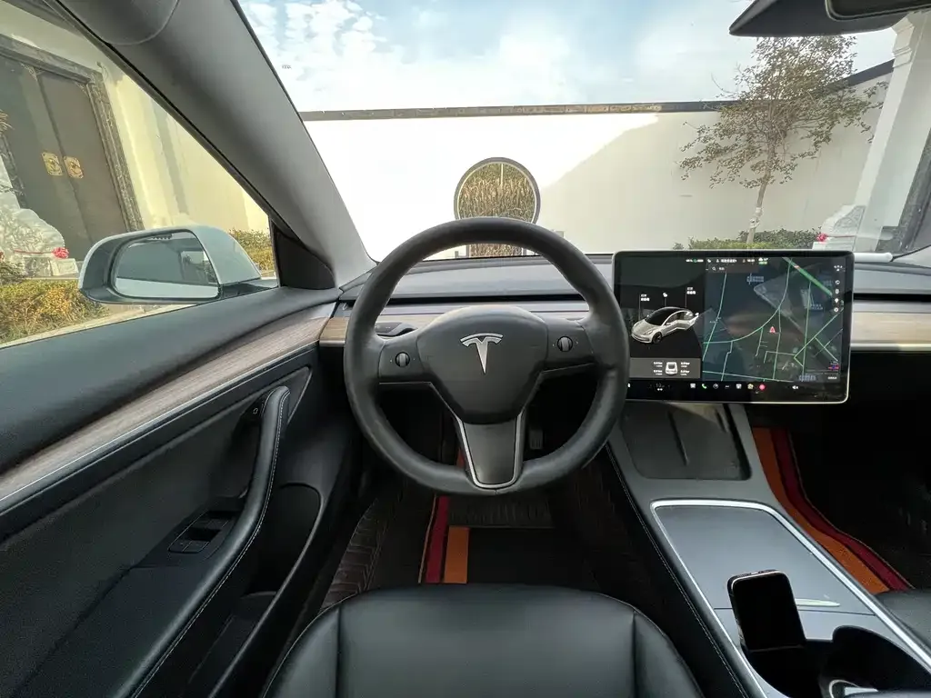 Tesla Model 3 — фото 7