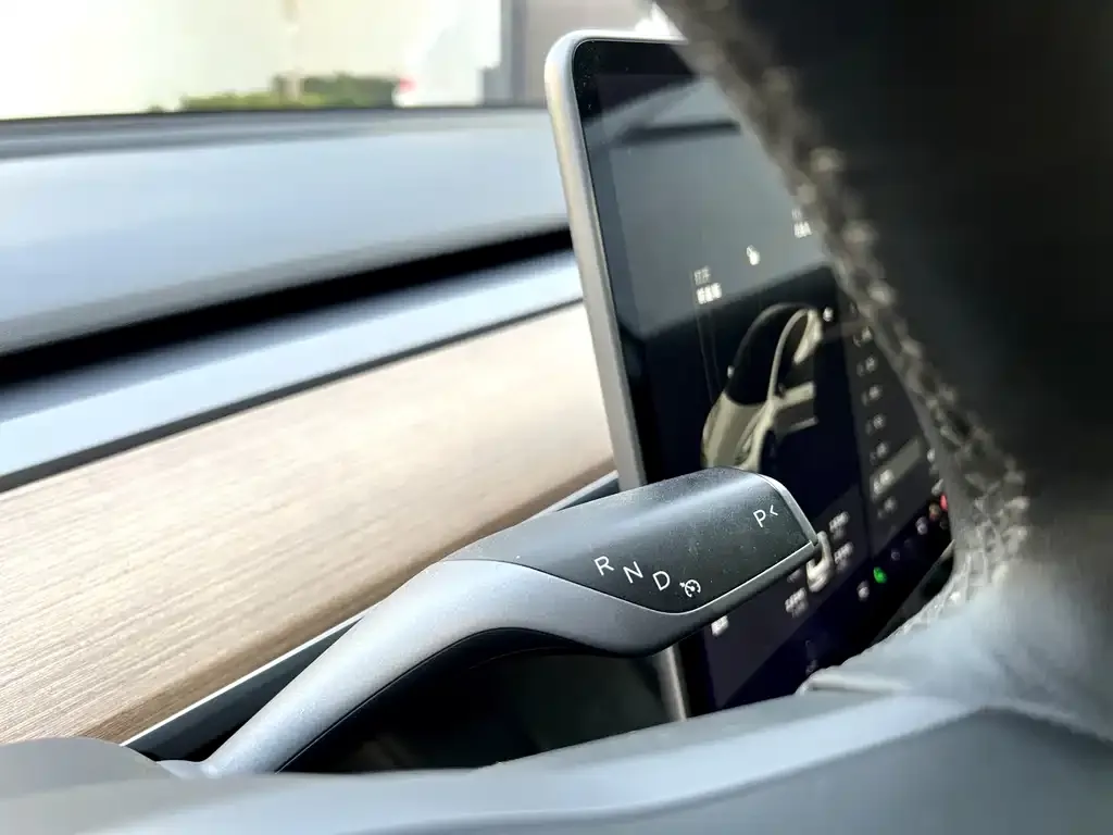 Tesla Model 3 — фото 8