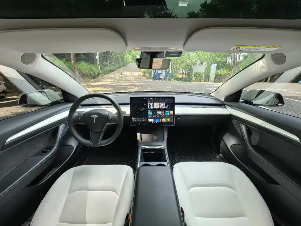 Tesla Model 3 — фото 7