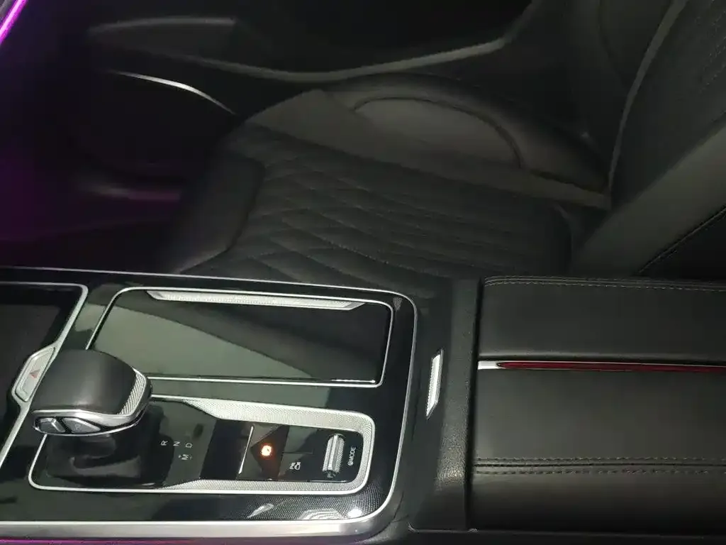 Hongqi HS5 — фото 7