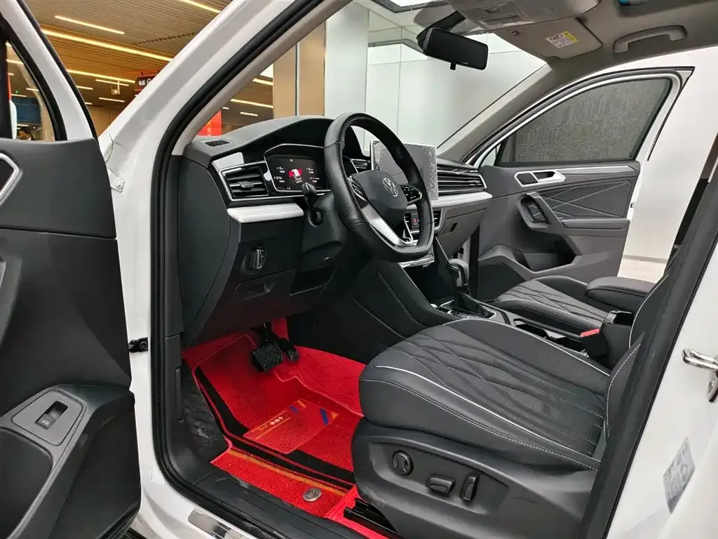Volkswagen Tiguan L — фото 8