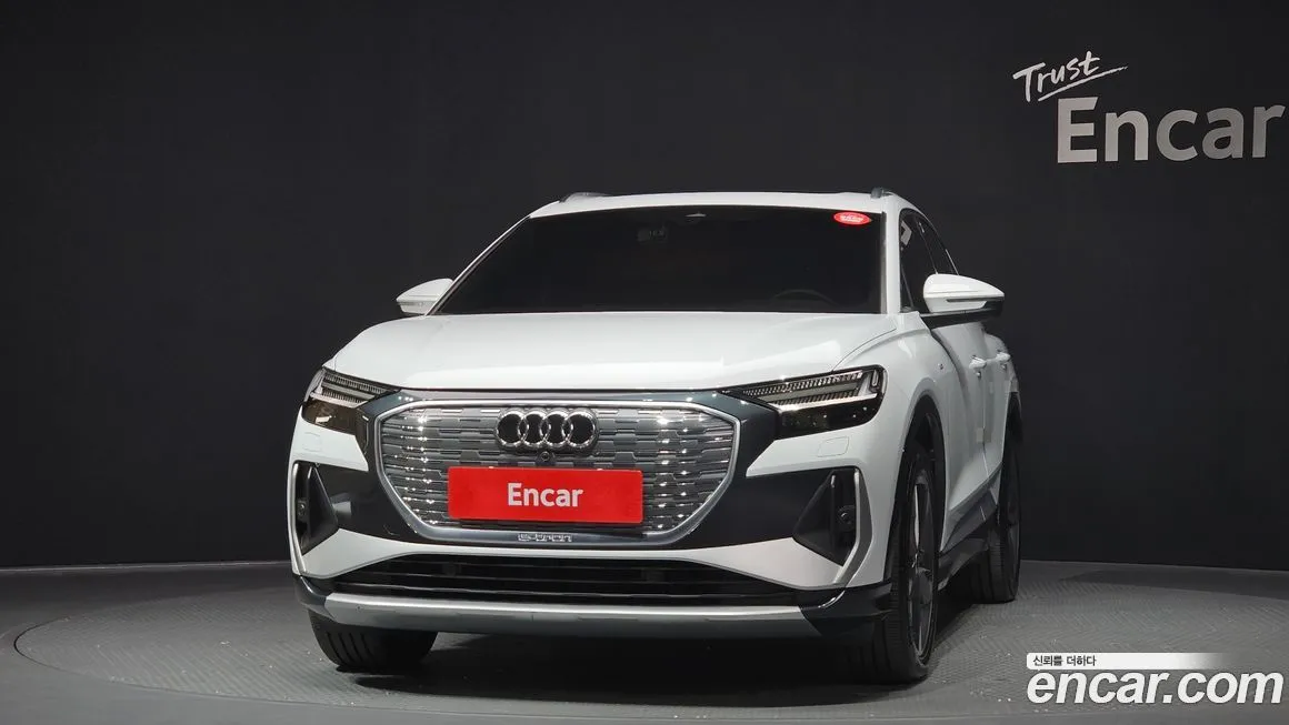Audi Q4 e-tron — фото 3