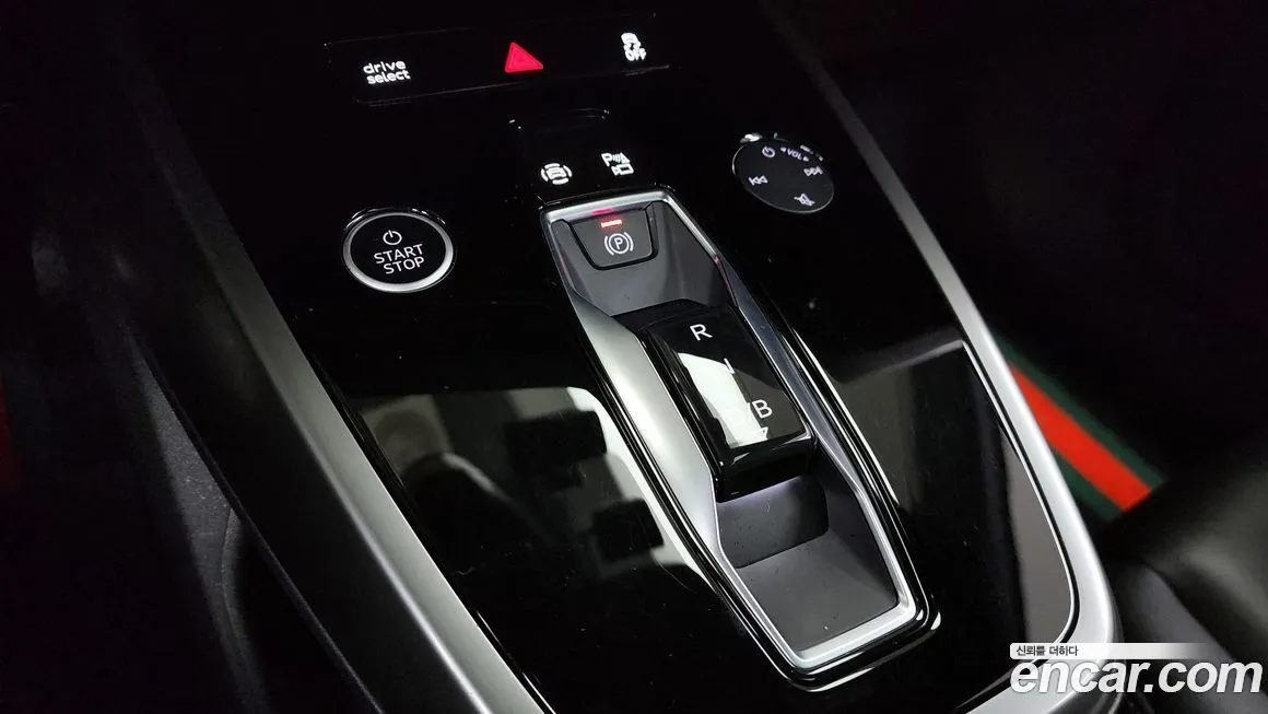 Audi Q4 e-tron — фото 9
