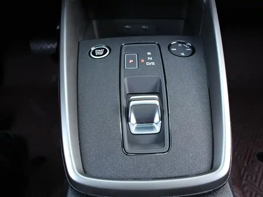 Audi A3 2023 из CN, фото 10