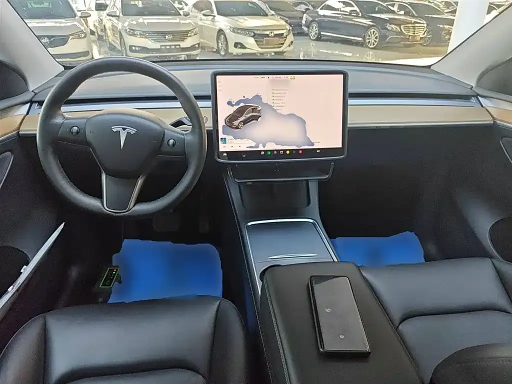 Tesla Model Y — фото 10