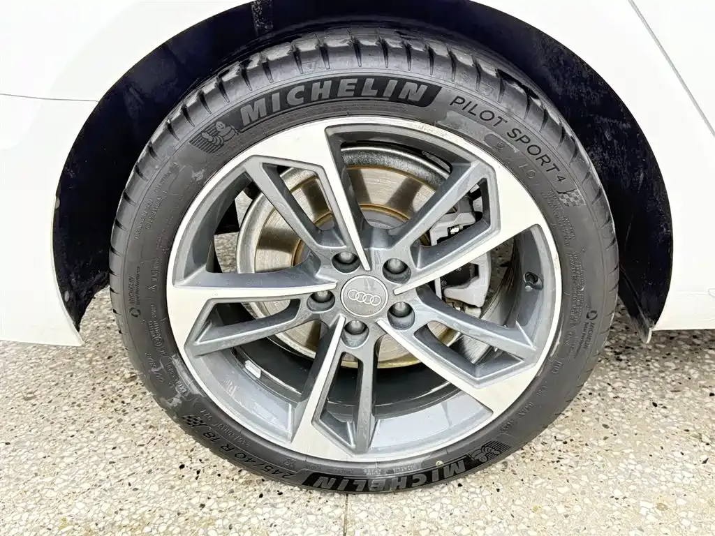 Audi A4L 2021 из CN, фото 7
