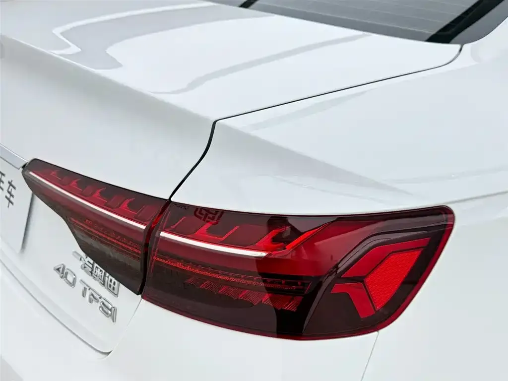 Audi A4L 2021 из CN, фото 8