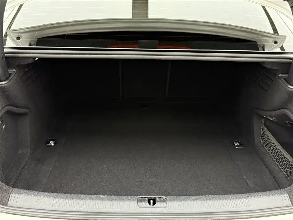 Audi A4L 2021 из CN, фото 9