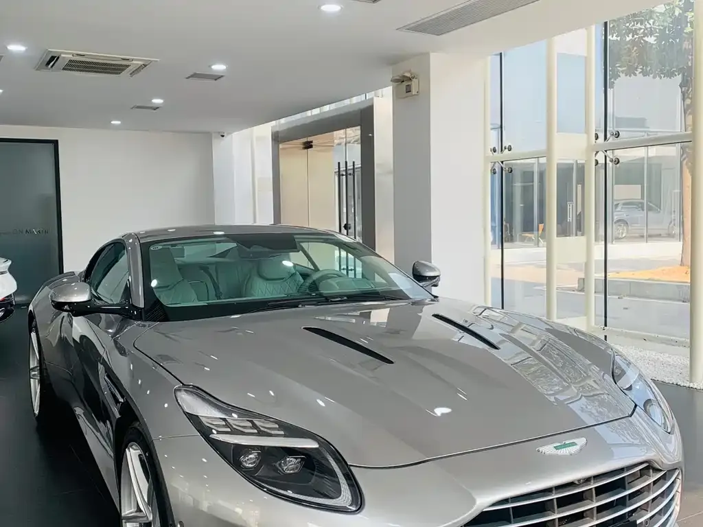 Aston Martin DB12