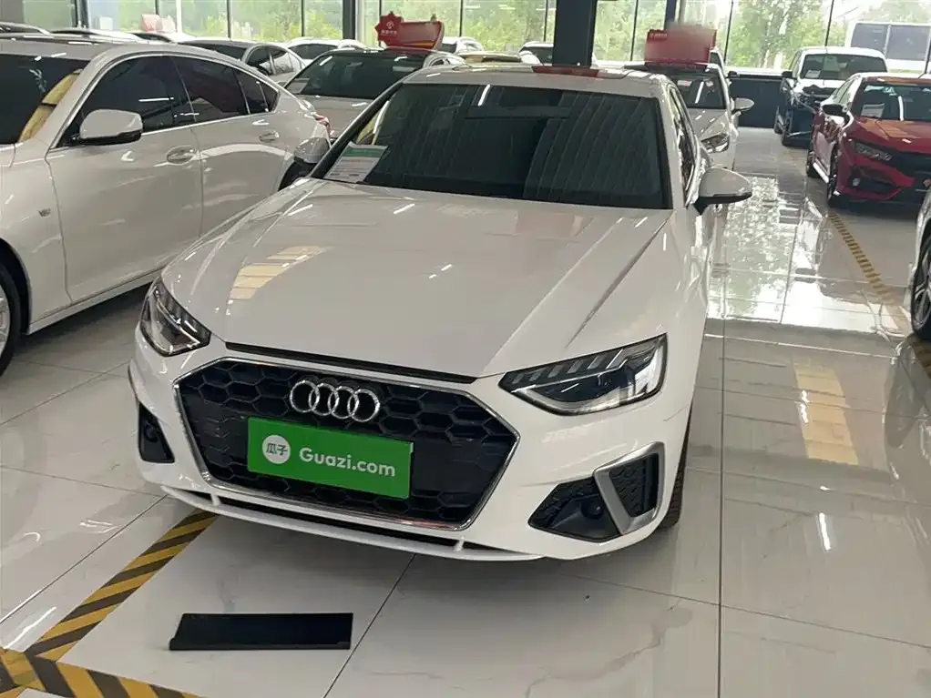 Audi A4L 2022 из CN, фото 3