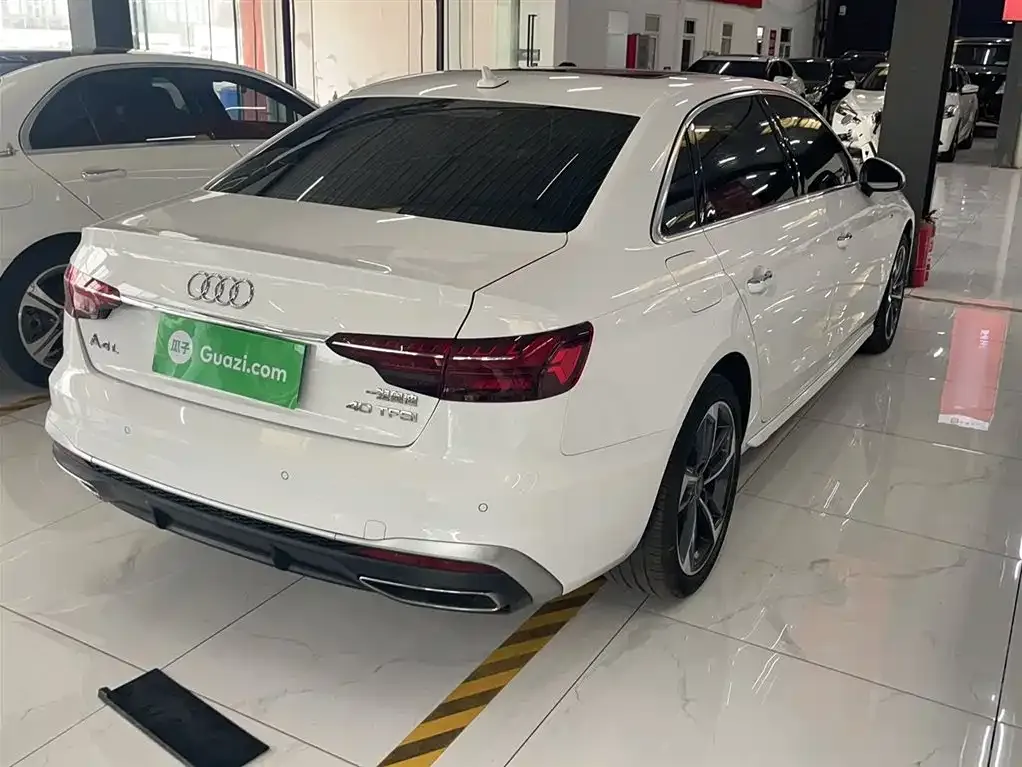 Audi A4L 2022 из CN, фото 6
