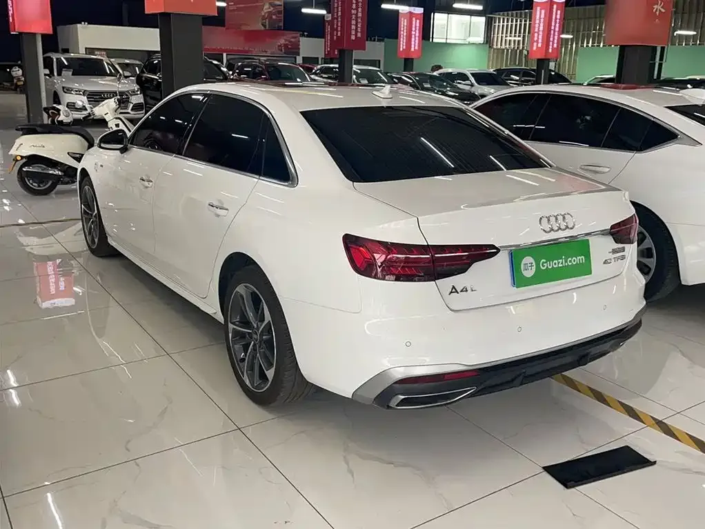 Audi A4L 2022 из CN, фото 8