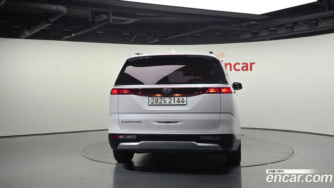 Kia Carnival — фото 4