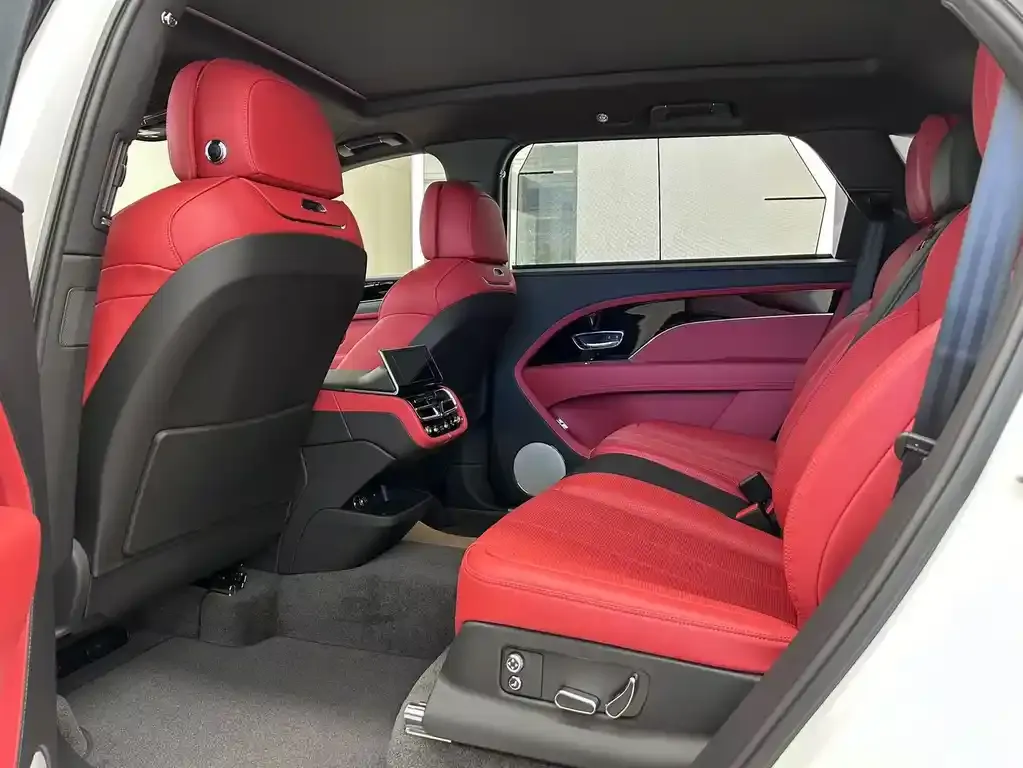 Bentley Bentayga 2025 из CN, фото 3