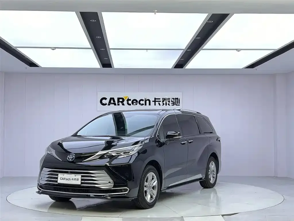 Toyota Sienna — фото 1