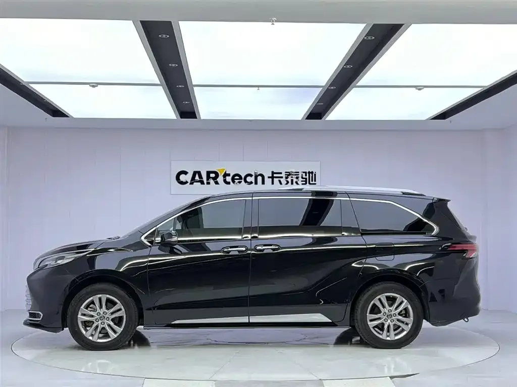 Toyota Sienna — фото 2