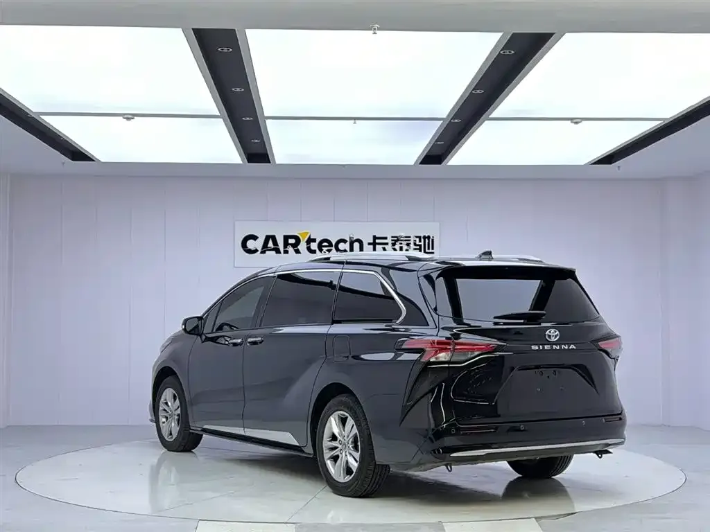 Toyota Sienna — фото 3