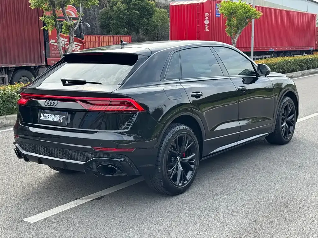 Audi Q8 — фото 5