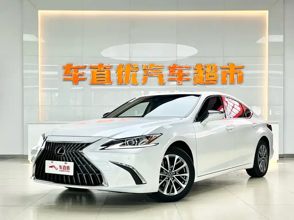 Lexus ES — фото 1