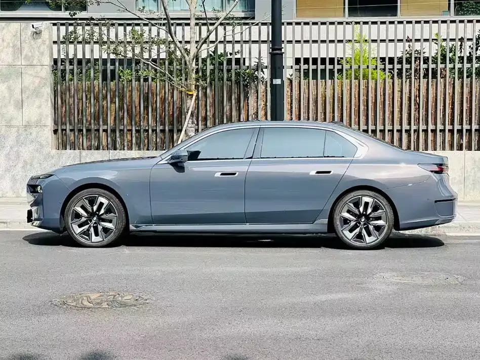 BMW 7 Series 2025 из CN, фото 2