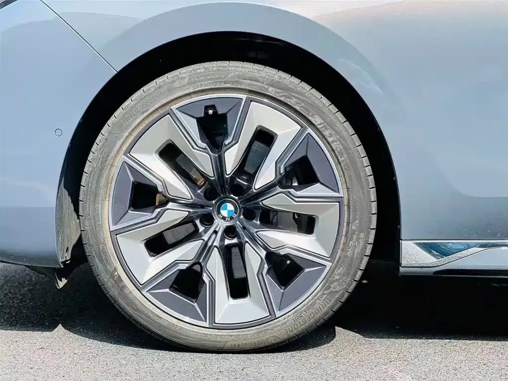 BMW 7 Series 2025 из CN, фото 9