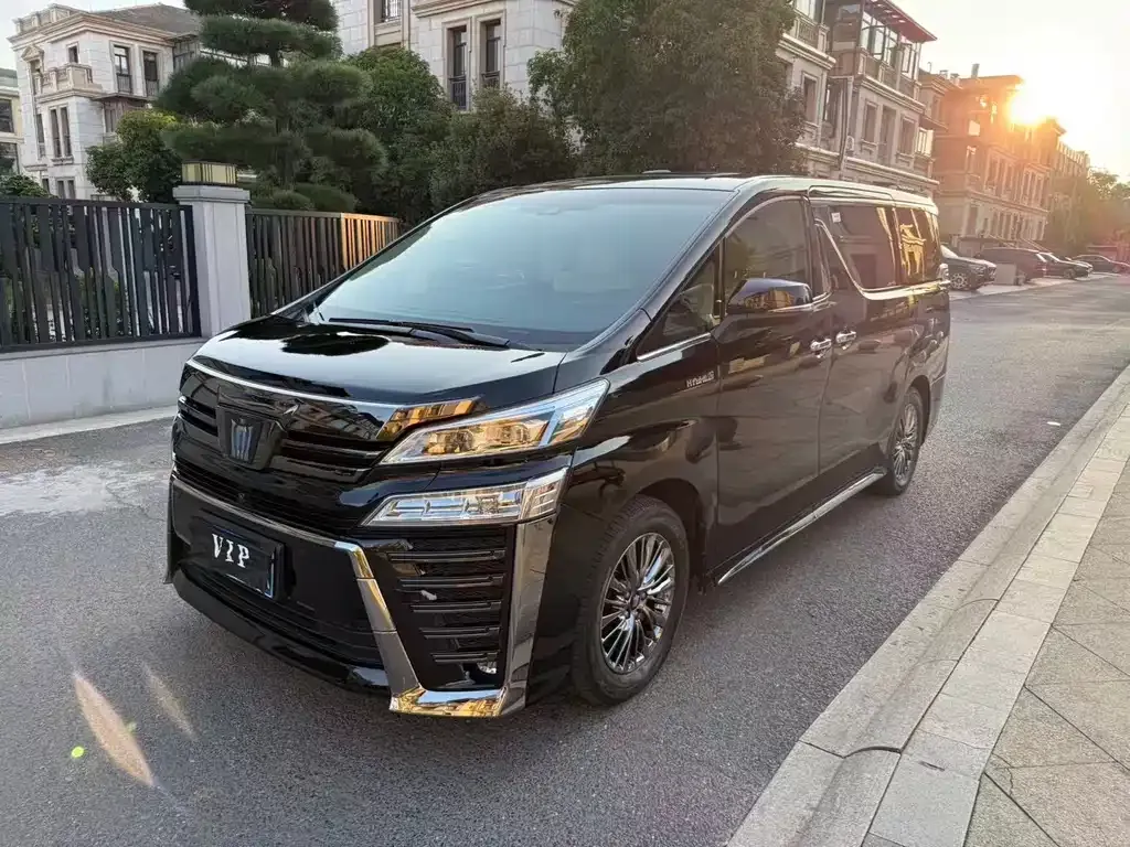 Toyota Vellfire — фото 1