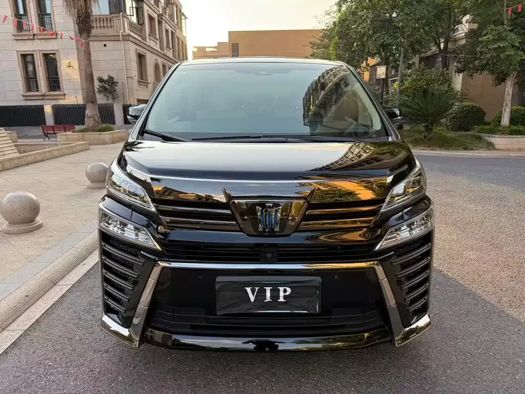 Toyota Vellfire — фото 2