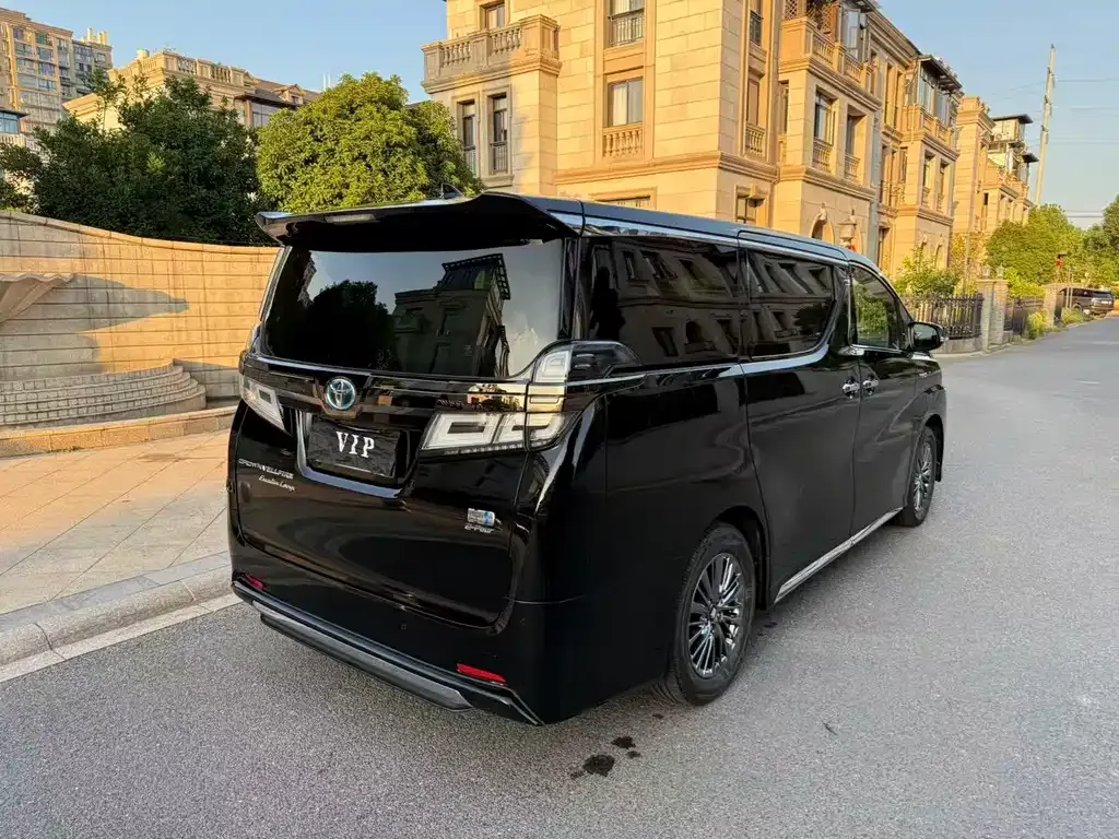 Toyota Vellfire — фото 4