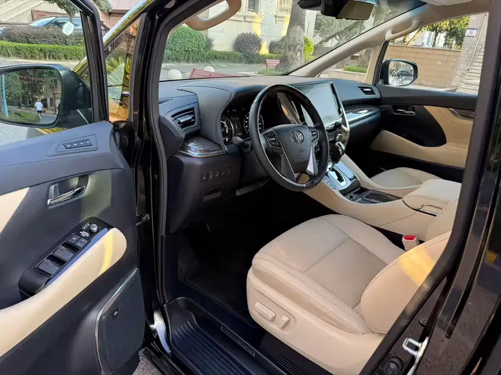 Toyota Vellfire — фото 6
